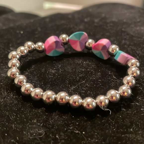 7” beaded stackable stretch bracelet with 23 silver beads & 4 heart shaped beads - Picture 8 of 13